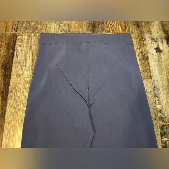 Avenue Montaigne Leo Signature in Gray Size 6 - Picture 4 of 7